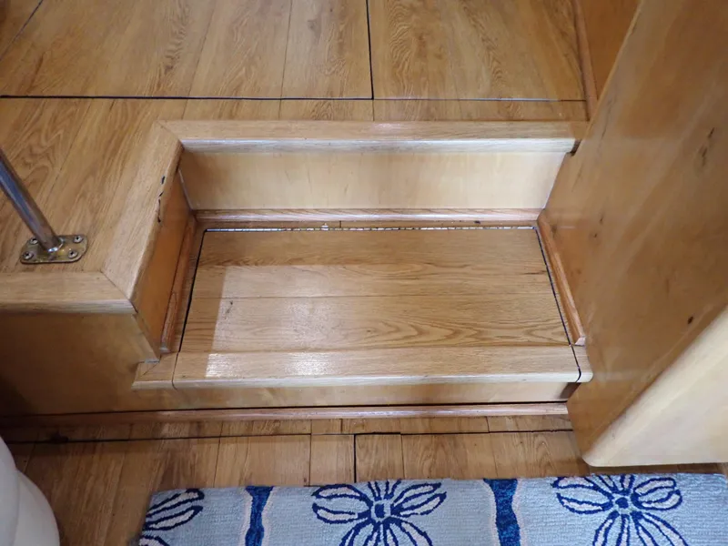 Slide: The Image of Carver 370 Voyager 1996 - 77