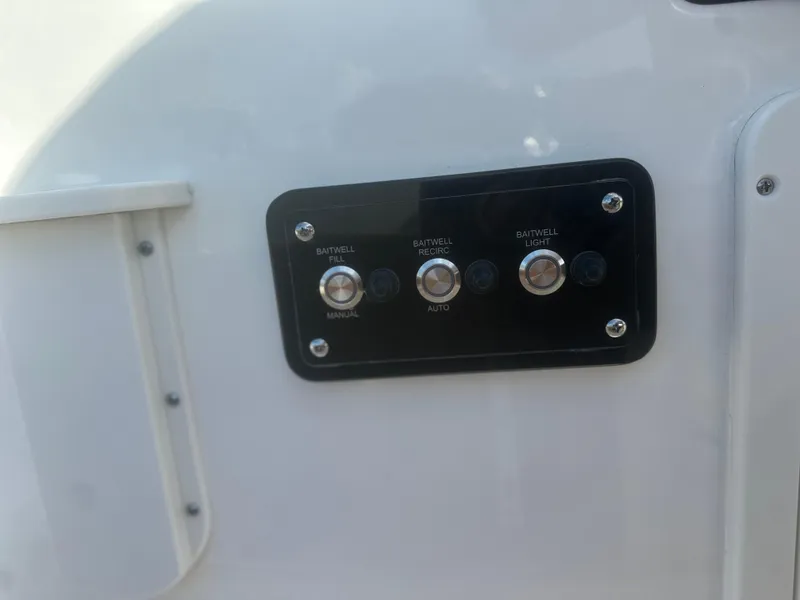 Slide: The Image of NauticStar 28 XS 2023 - 10