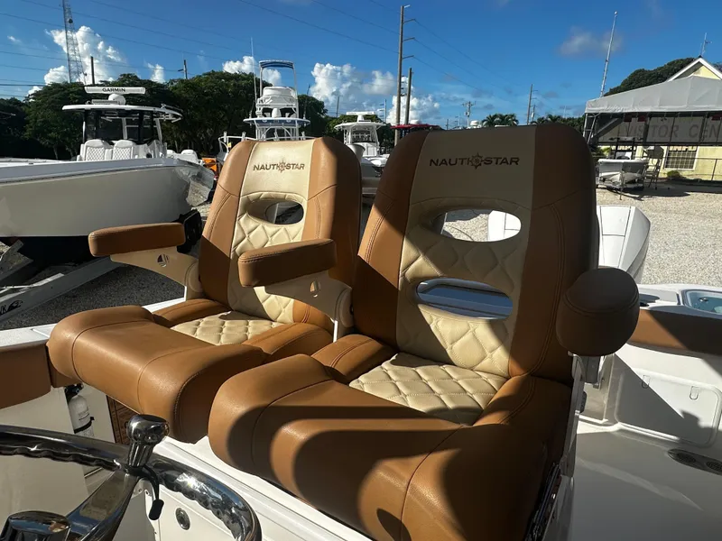 Slide: The Image of NauticStar 28 XS 2023 - 15