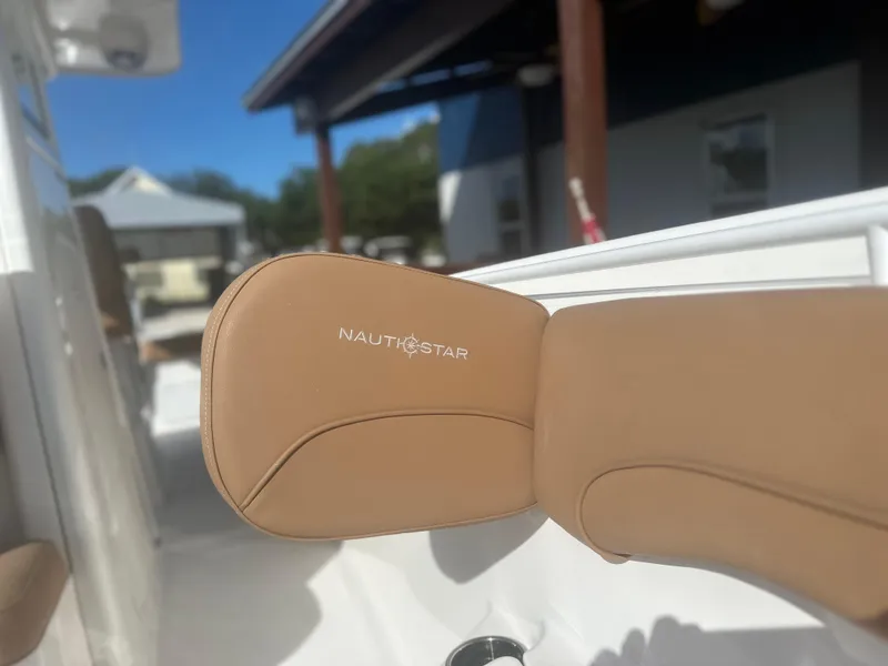 Slide: The Image of NauticStar 28 XS 2023 - 28