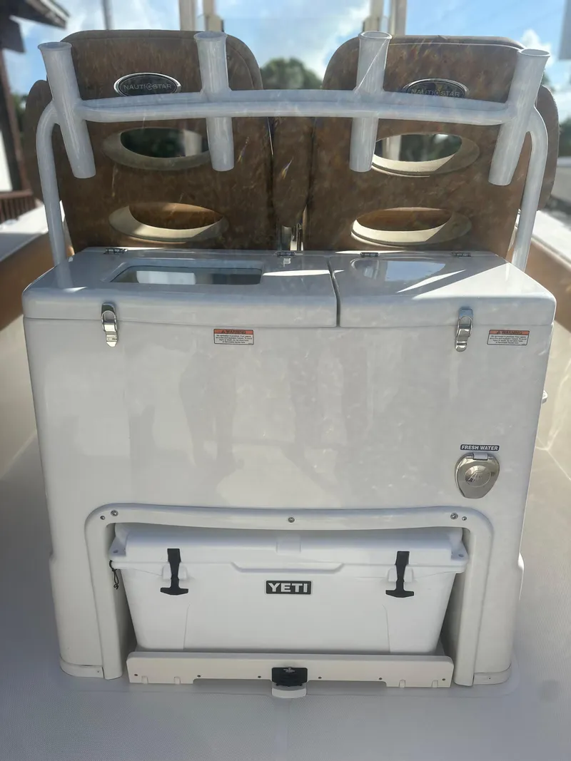 Slide: The Image of NauticStar 28 XS 2023 - 6