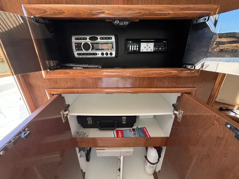 Slide: The Image of Carver 360 Sport Sedan 2008 - 57