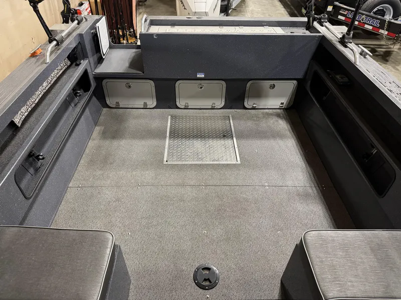 Slide: The Image of 2022 Duckworth 21' Discovery Cockpit View - 13