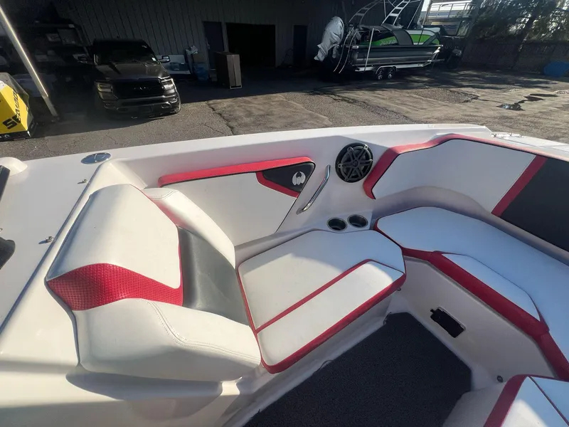 Slide: The Image of Scarab 255 Impulse Wake Edition 2016 - 27