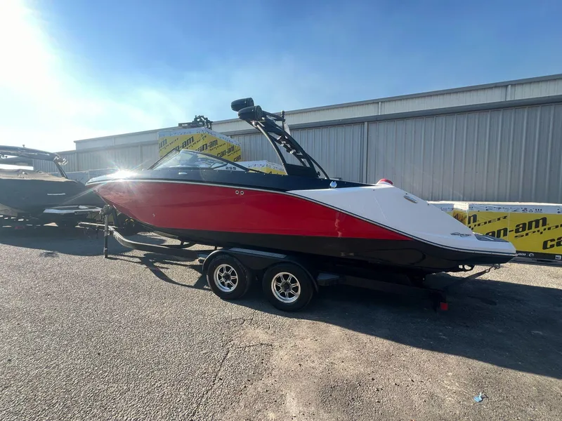 Slide: The Image of Scarab 255 Impulse Wake Edition 2016 - 4