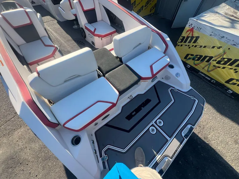 Slide: The Image of Scarab 255 Impulse Wake Edition 2016 - 6