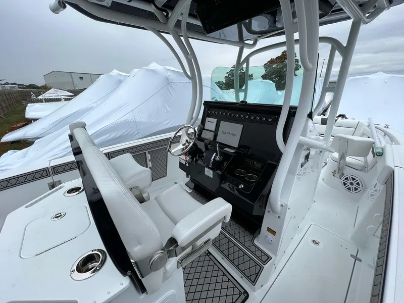Slide: The Image of 2023 Wellcraft 262 Fisherman boat interior with modern helm and seating. - 37