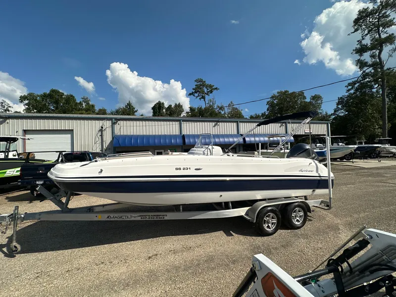 Slide: The Image of Hurricane SunDeck Sport 231 OB 2023 - 12