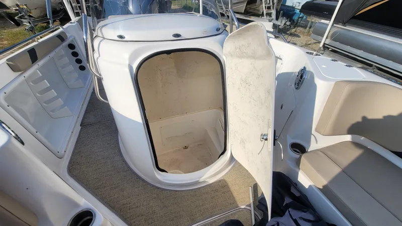 Slide: The Image of Hurricane SunDeck Sport 231 OB 2023 - 23