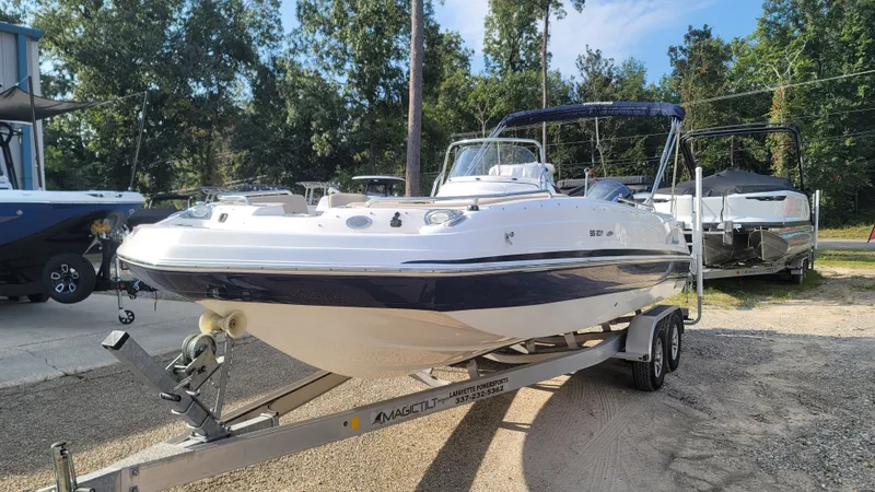 Slide: The Image of Hurricane SunDeck Sport 231 OB 2023 - 3