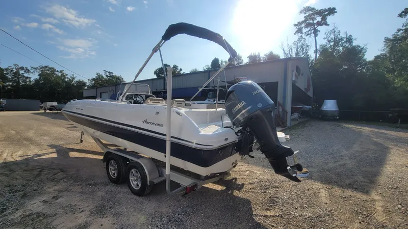 Slide: The Image of Hurricane SunDeck Sport 231 OB 2023 - 5