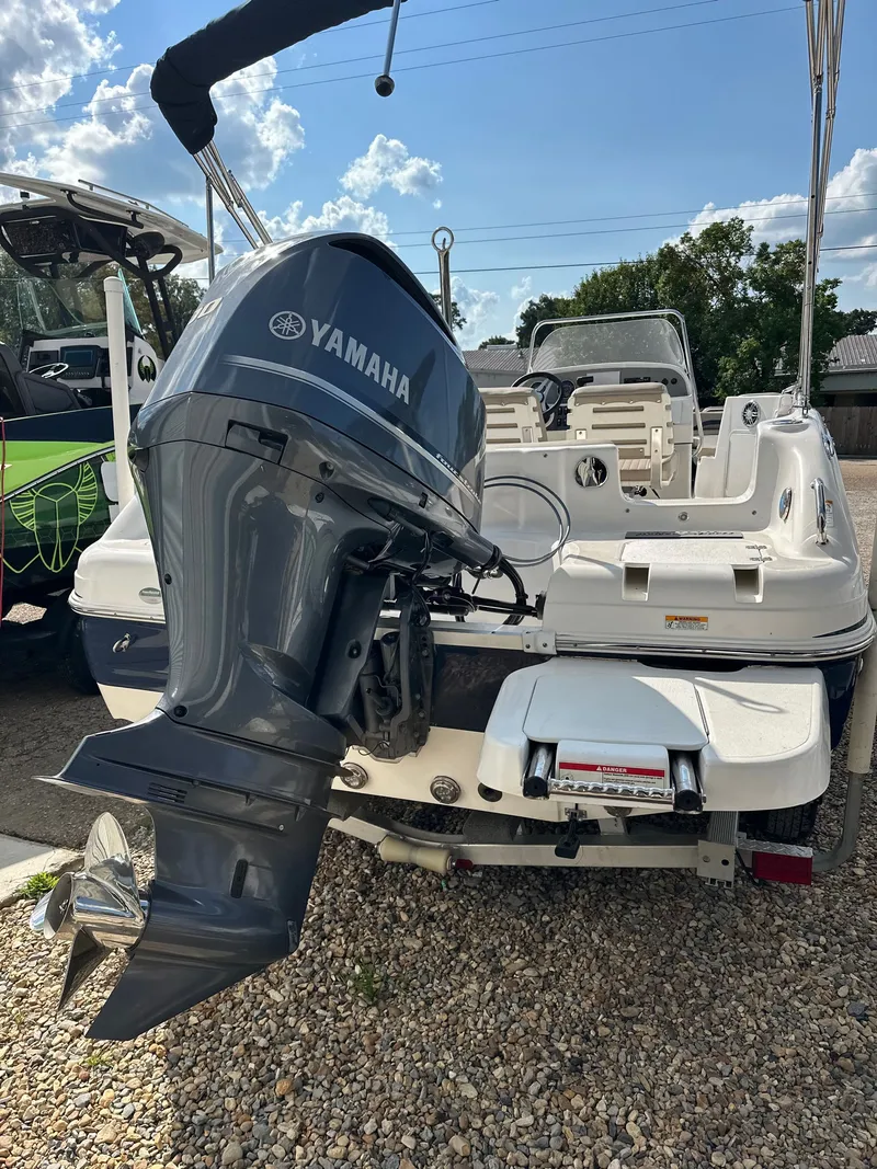 Slide: The Image of Hurricane SunDeck Sport 231 OB 2023 - 7