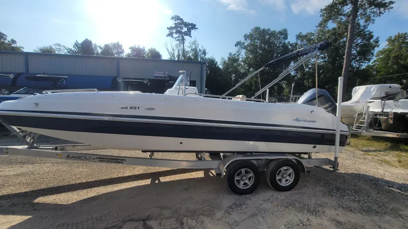 Slide: The Image of Hurricane SunDeck Sport 231 OB 2023 - 8