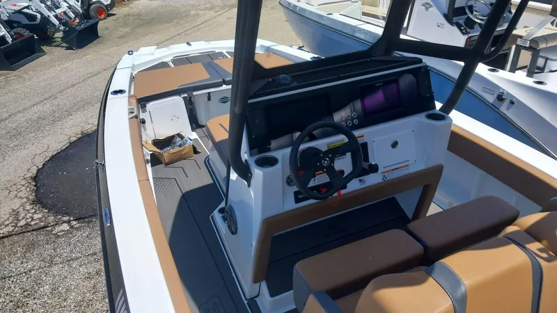 Slide: The Image of Scarab 235 Open Wake ID 2024 - 18