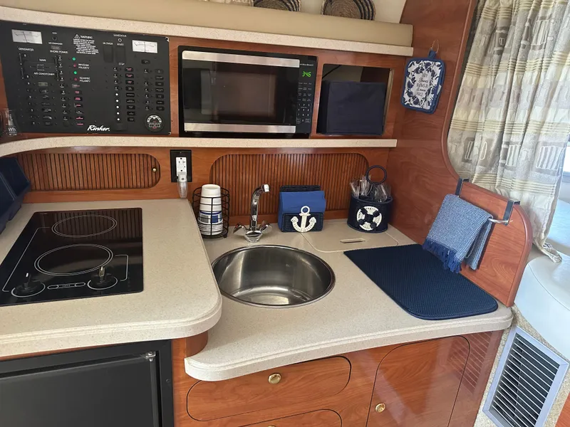 Slide: The Image of Rinker Fiesta Vee 342 2003 - 22