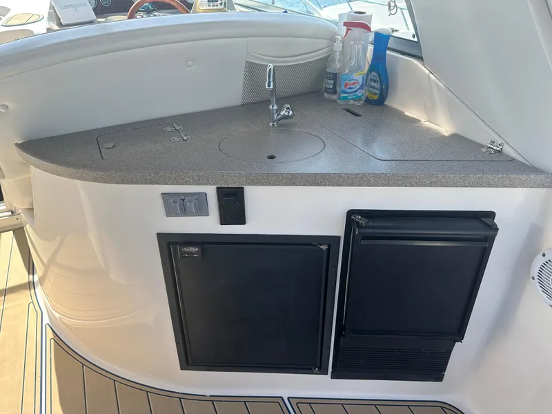 Slide: The Image of Rinker Fiesta Vee 342 2003 - 9