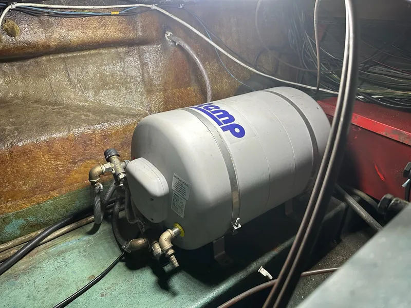 Slide: The Image of Water heater tank in 1986 Cytra Bavaria 40 boat engine room. - 20