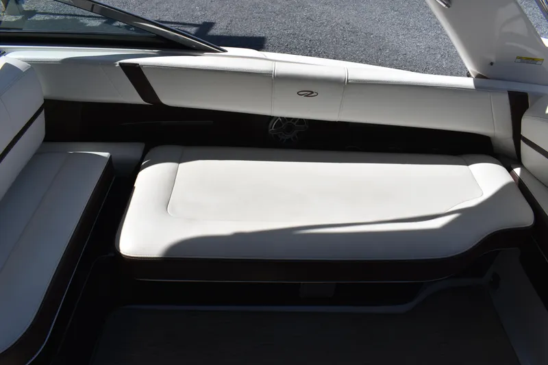 Slide: The Image of Regal 2800 Bowrider 2017 - 53