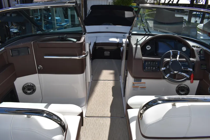 Slide: The Image of Regal 2800 Bowrider 2017 - 57