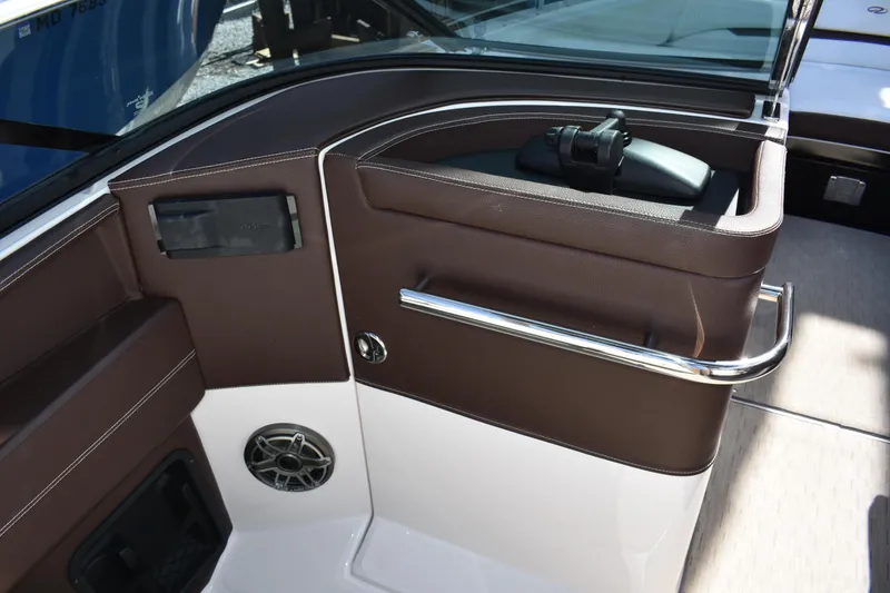 Slide: The Image of Regal 2800 Bowrider 2017 - 59