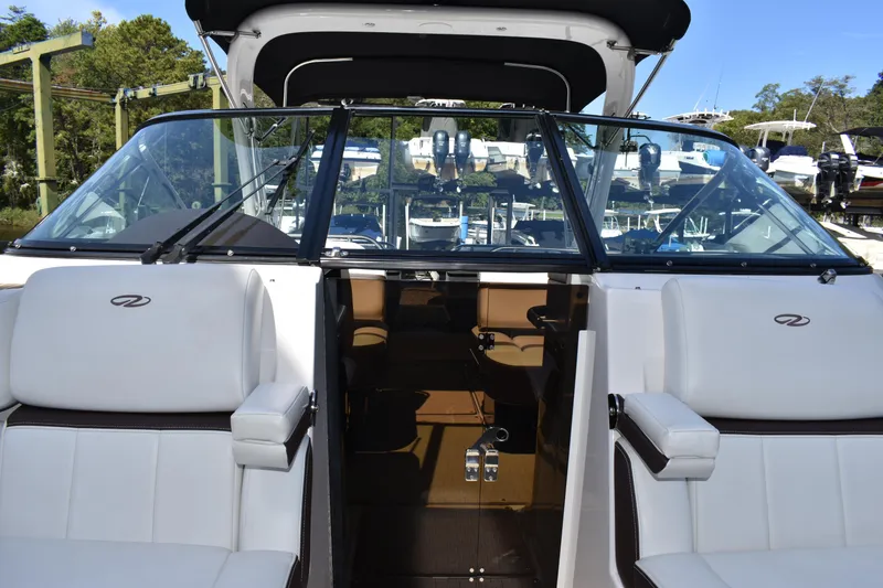 Slide: The Image of Regal 2800 Bowrider 2017 - 68