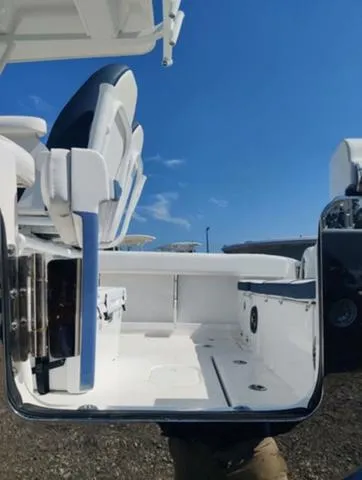 Slide: The Image of Sea Fox 268 Commander 2025 - 32