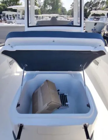 Slide: The Image of Sea Fox 268 Commander 2025 - 41