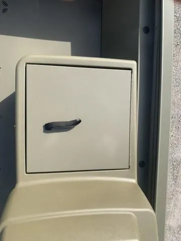 Slide: The Image of Tracker Grizzly 1648 SC 2024 - 5