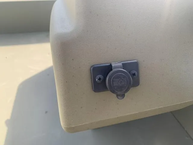 Slide: The Image of Tracker Grizzly 1648 SC 2024 - 8