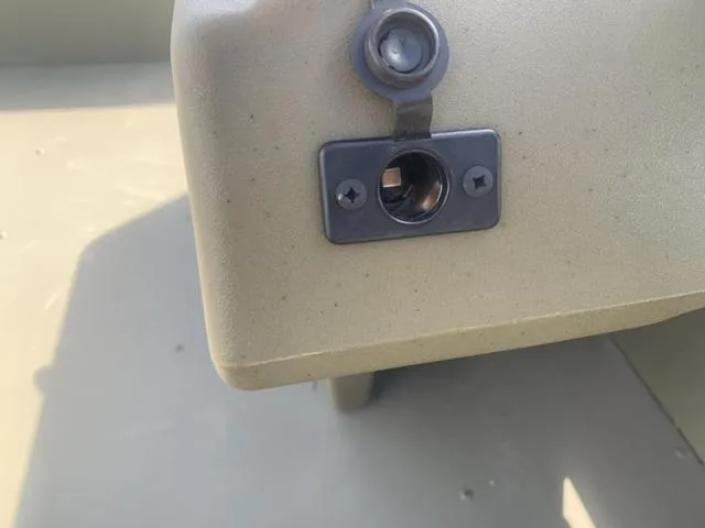 Slide: The Image of Tracker Grizzly 1648 SC 2024 - 9