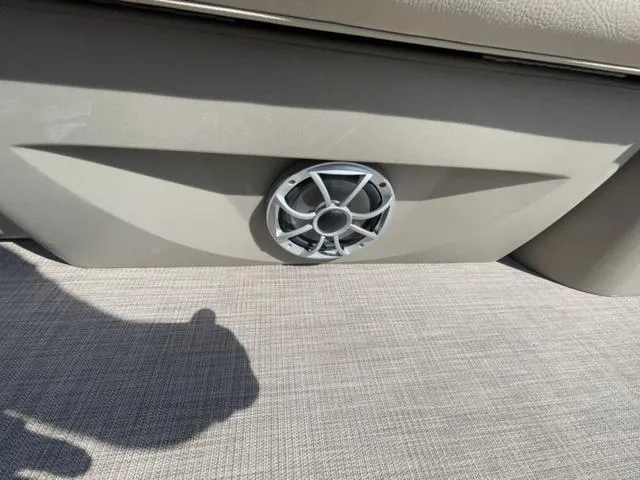 Slide: The Image of Sun Tracker Sport Fish 22 2024 - 15