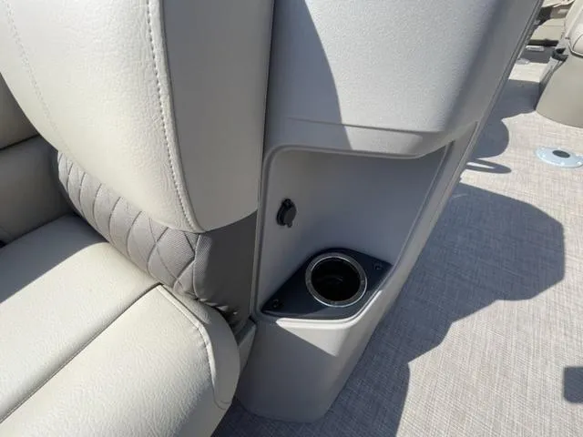 Slide: The Image of Sun Tracker Sport Fish 22 2024 - 18