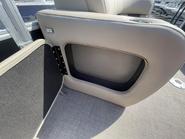 Slide: The Image of Sun Tracker Sport Fish 22 2024 - 20