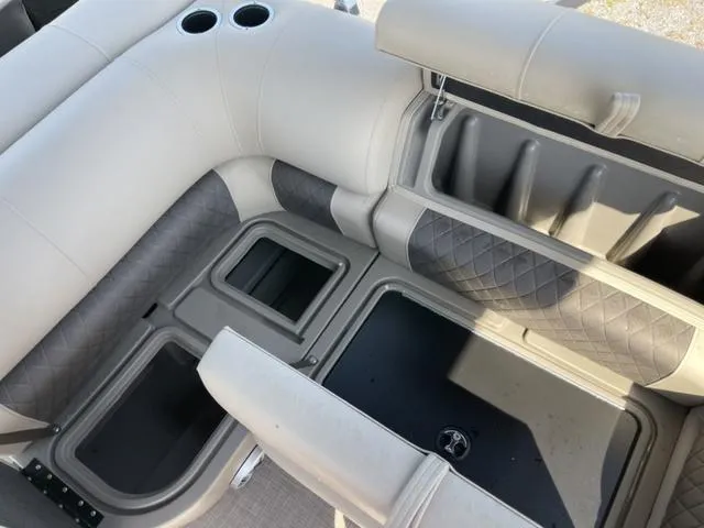 Slide: The Image of Sun Tracker Sport Fish 22 2024 - 27