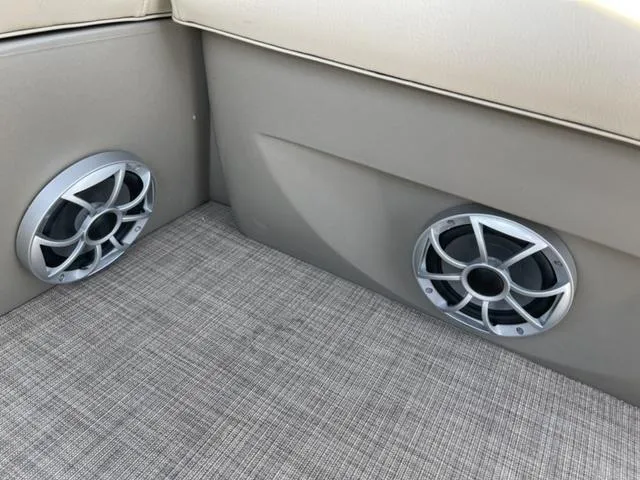 Slide: The Image of Sun Tracker Sport Fish 22 2024 - 29