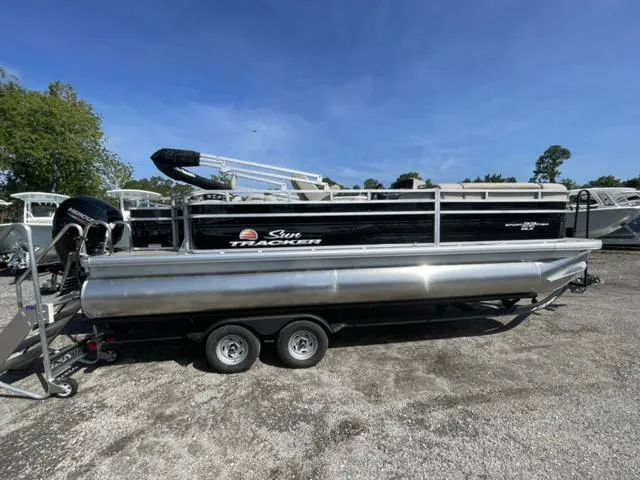 Slide: The Image of Sun Tracker Sport Fish 22 2024 - 5