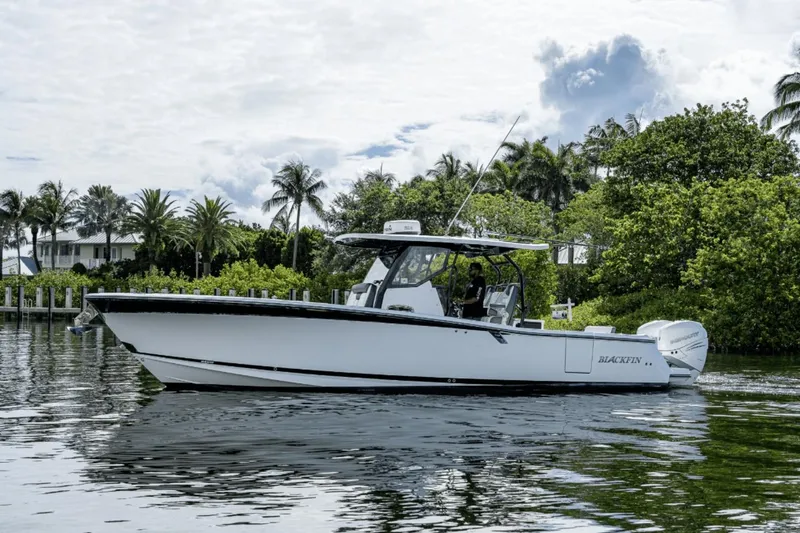Slide: The Image of Blackfin 332 CC 2020 - 2