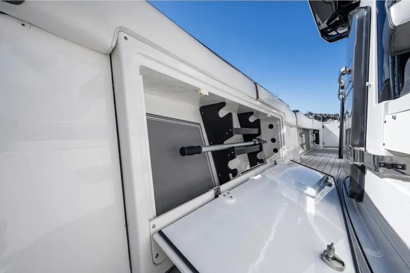 Slide: The Image of Blackfin 332 CC 2020 - 45