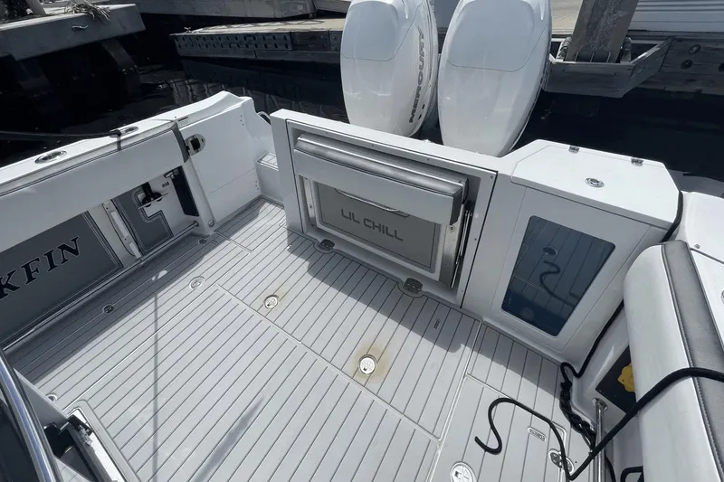 Slide: The Image of Blackfin 332 CC 2020 - 48