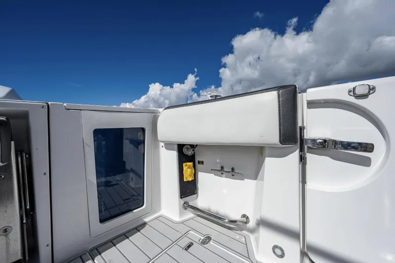 Slide: The Image of Blackfin 332 CC 2020 - 53