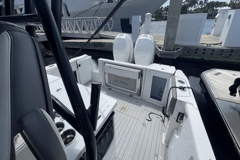 Slide: The Image of Blackfin 332 CC 2020 - 55