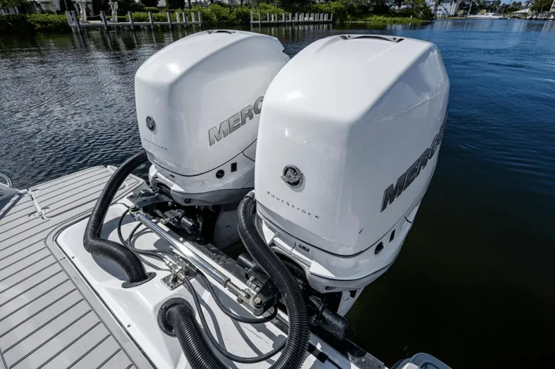 Slide: The Image of Blackfin 332 CC 2020 - 58