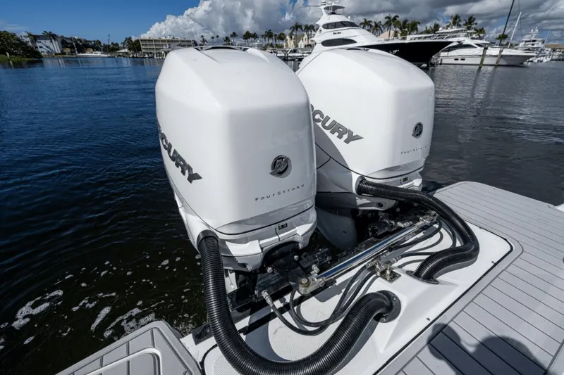 Slide: The Image of Blackfin 332 CC 2020 - 60
