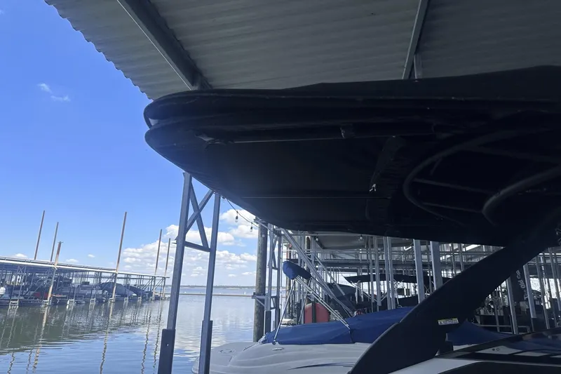 Slide: The Image of Sea Ray 260 SLX OUTBOARD 2023 - 21