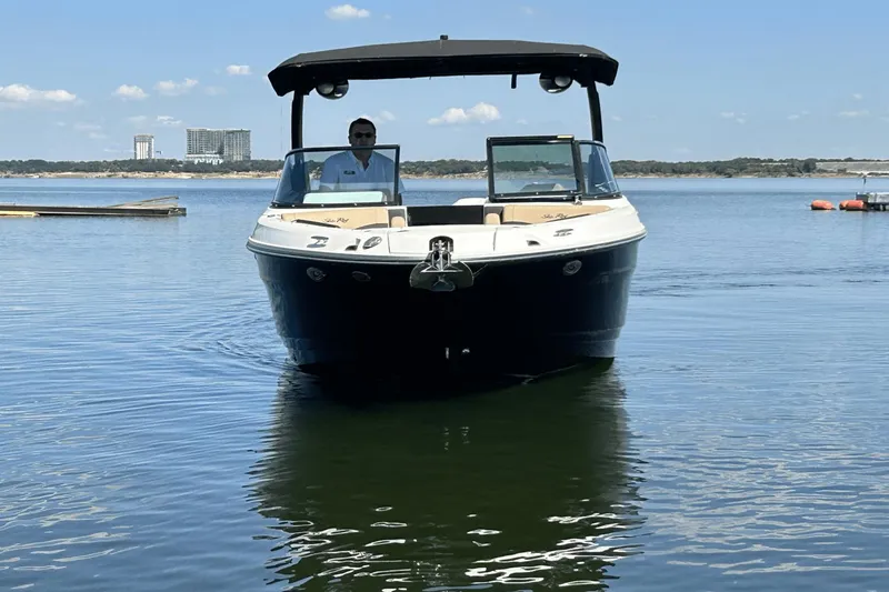 Slide: The Image of Sea Ray 260 SLX OUTBOARD 2023 - 23