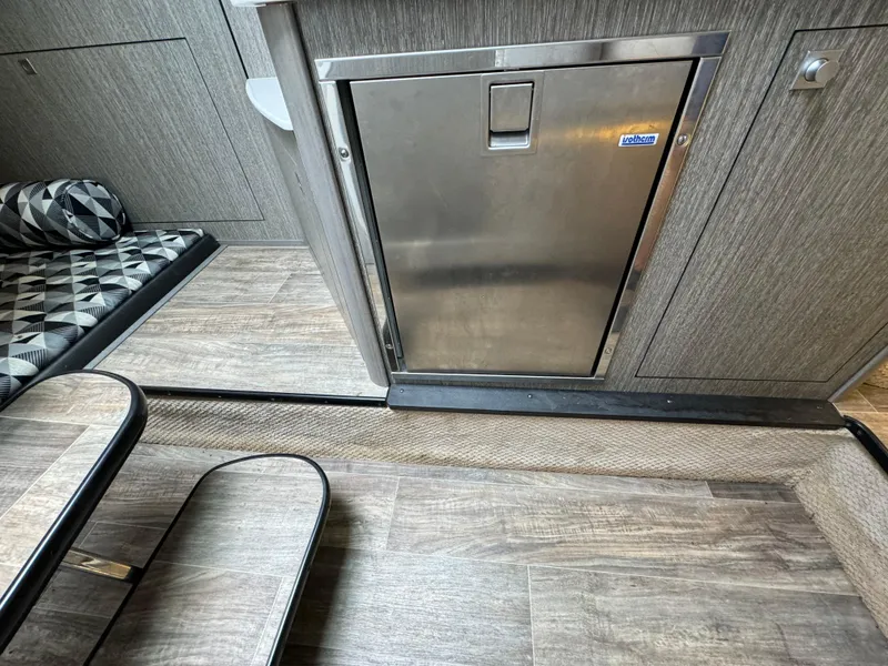 Slide: The Image of Monterey 295 Sport Yacht 2020 - 102