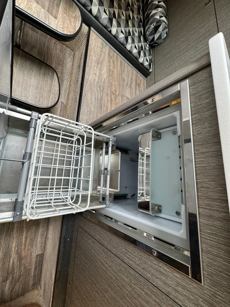 Slide: The Image of Monterey 295 Sport Yacht 2020 - 103