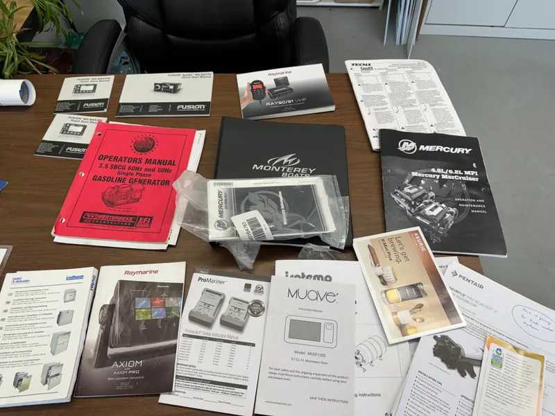 Slide: The Image of Monterey 295 Sport Yacht 2020 - 118