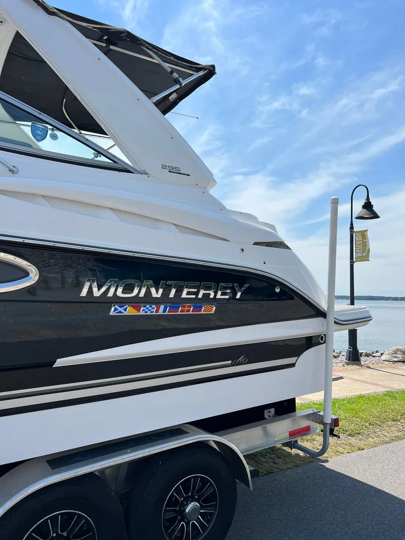 Slide: The Image of Monterey 295 Sport Yacht 2020 - 12