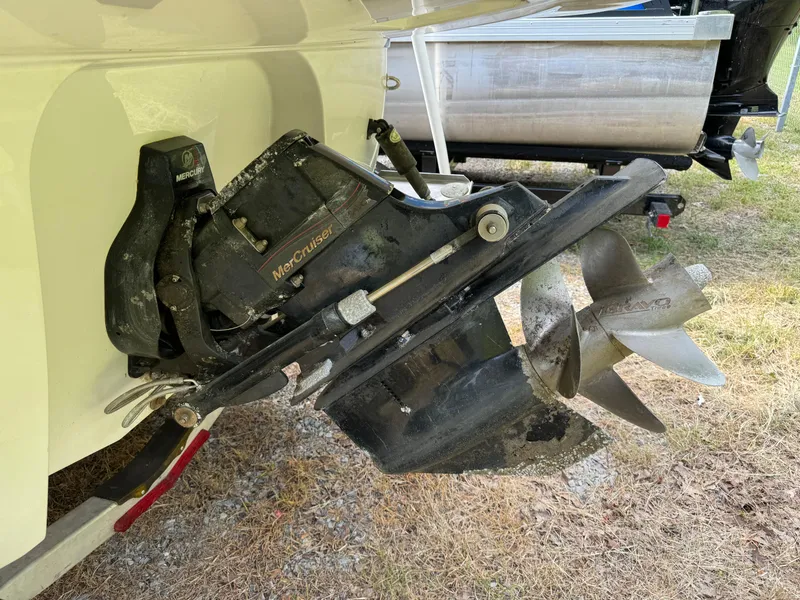 Slide: The Image of Monterey 295 Sport Yacht 2020 - 17